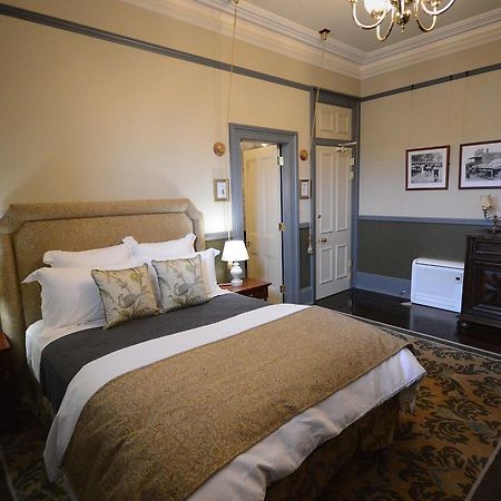 Old Bank Boutique Hotel มิตตากอง ภายนอก รูปภาพ