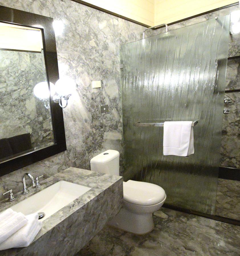 Old Bank Boutique Hotel มิตตากอง ภายนอก รูปภาพ