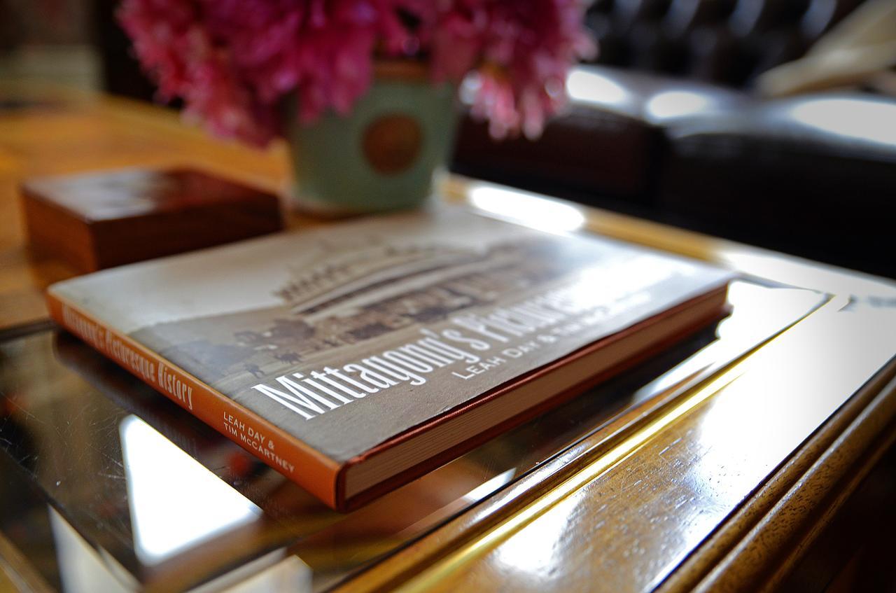 Old Bank Boutique Hotel มิตตากอง ภายนอก รูปภาพ
