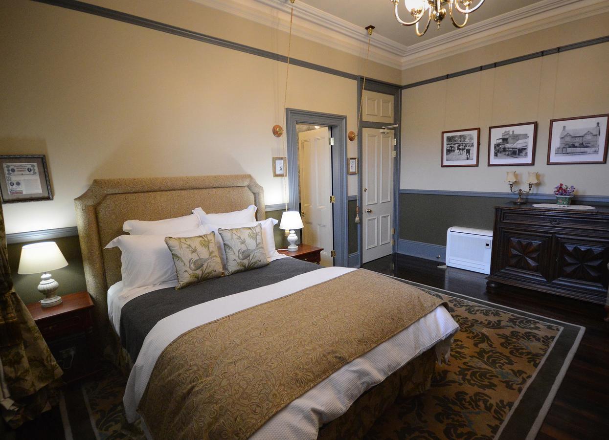 Old Bank Boutique Hotel มิตตากอง ภายนอก รูปภาพ