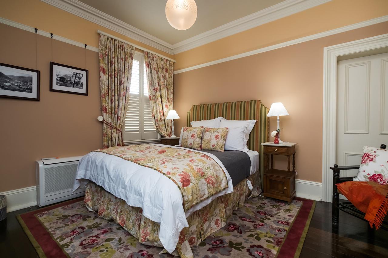 Old Bank Boutique Hotel มิตตากอง ภายนอก รูปภาพ